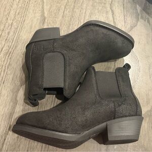 New Frye supply Chelsea Black Suede Ankle Booties 6.5